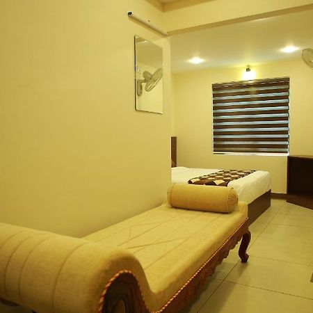 Kalathil Tourist Home Kunnamkulam ภายนอก รูปภาพ