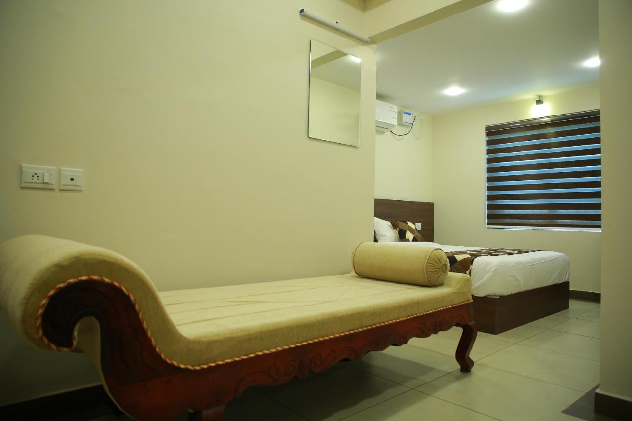 Kalathil Tourist Home Kunnamkulam ภายนอก รูปภาพ