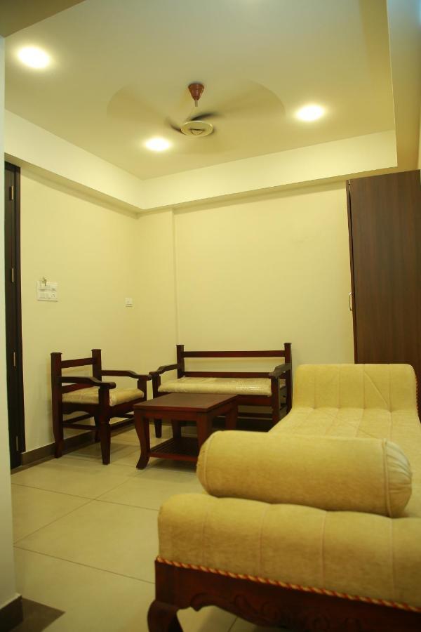 Kalathil Tourist Home Kunnamkulam ภายนอก รูปภาพ