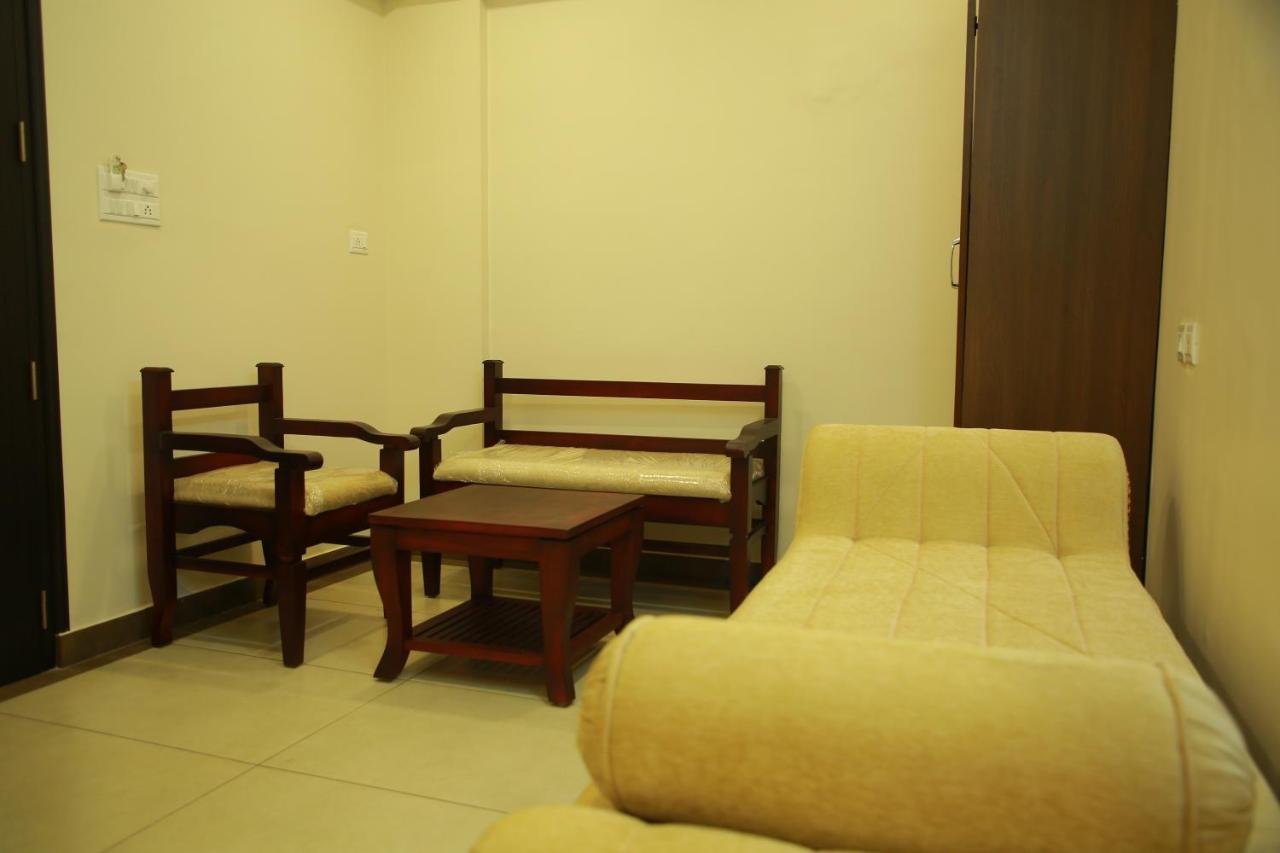 Kalathil Tourist Home Kunnamkulam ภายนอก รูปภาพ