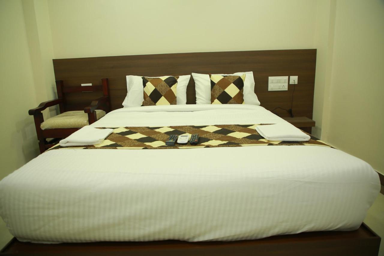 Kalathil Tourist Home Kunnamkulam ภายนอก รูปภาพ